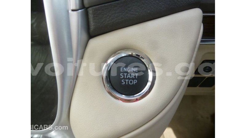 Big with watermark toyota land cruiser estuaire import dubai 5481