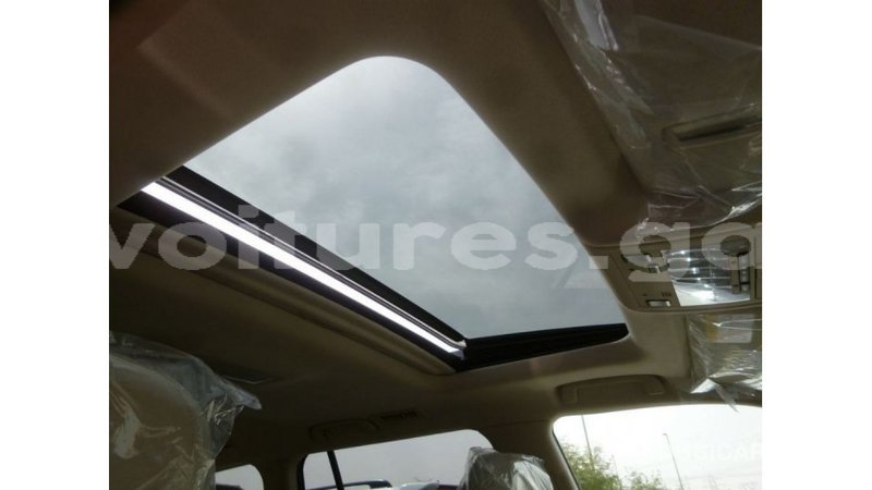 Big with watermark toyota land cruiser estuaire import dubai 5481