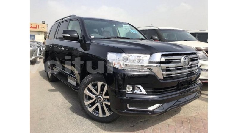 Big with watermark toyota land cruiser estuaire import dubai 5482