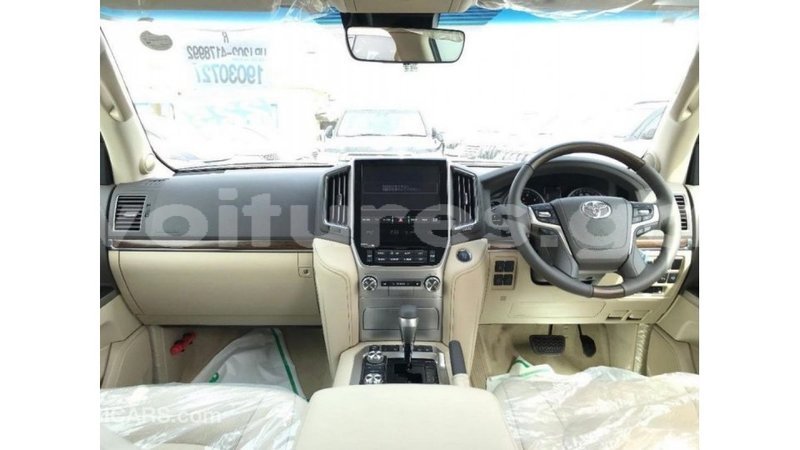 Big with watermark toyota land cruiser estuaire import dubai 5482