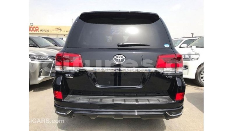 Big with watermark toyota land cruiser estuaire import dubai 5482