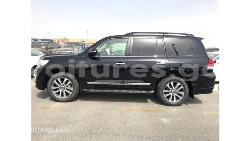 Big with watermark toyota land cruiser estuaire import dubai 5482