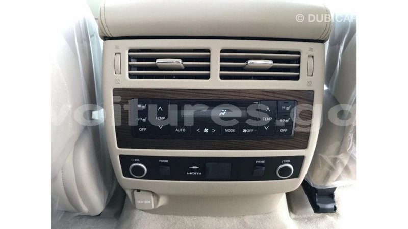 Big with watermark toyota land cruiser estuaire import dubai 5482