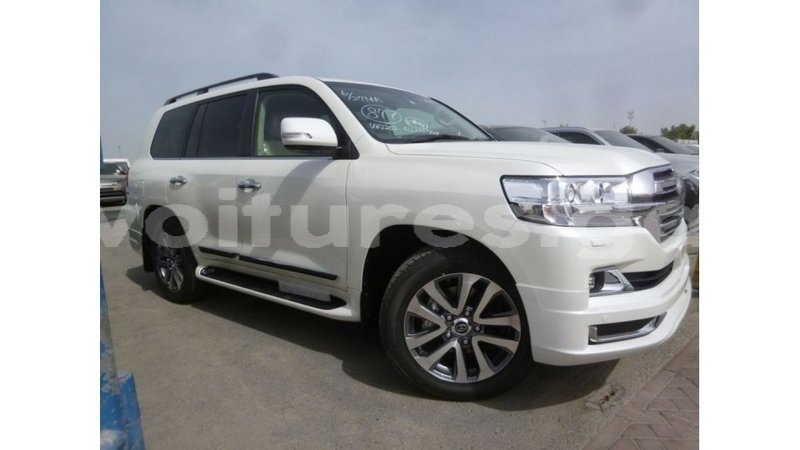 Big with watermark toyota land cruiser estuaire import dubai 5483