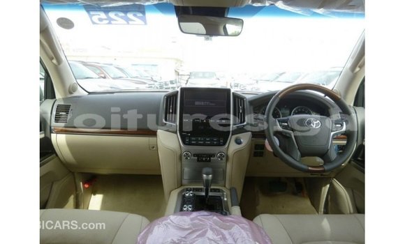 Buy Import Toyota Land Cruiser White Car in Import - Dubai in Estuary Buy Import Toyota Land Cruiser White Car in Import - Dubai in Estuary