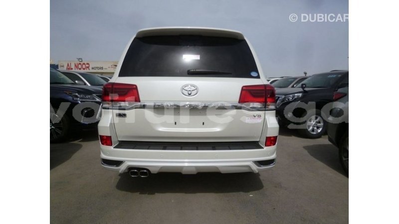 Big with watermark toyota land cruiser estuaire import dubai 5483