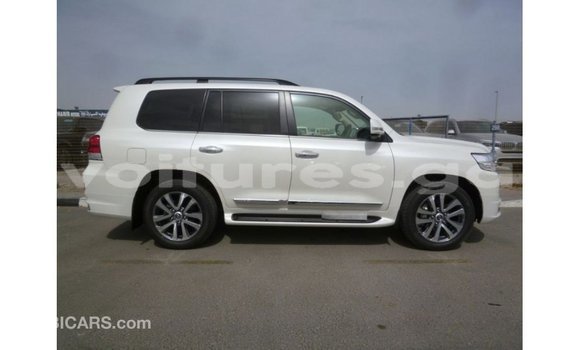 Buy Import Toyota Land Cruiser White Car in Import - Dubai in Estuary Buy Import Toyota Land Cruiser White Car in Import - Dubai in Estuary
