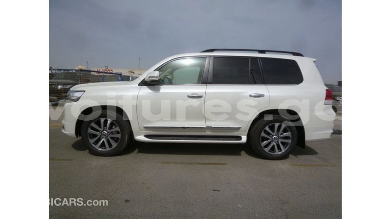 Big with watermark toyota land cruiser estuaire import dubai 5483