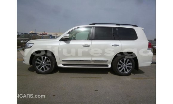 Buy Import Toyota Land Cruiser White Car in Import - Dubai in Estuary Buy Import Toyota Land Cruiser White Car in Import - Dubai in Estuary
