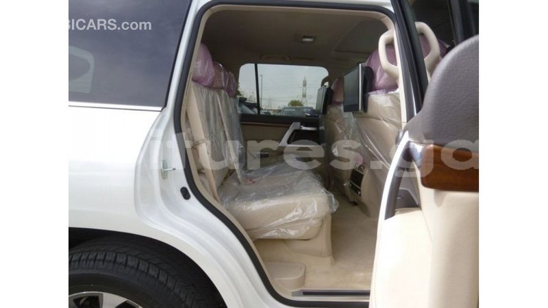 Big with watermark toyota land cruiser estuaire import dubai 5483