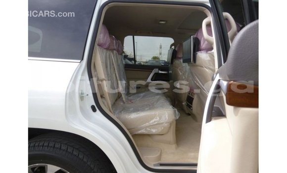 Buy Import Toyota Land Cruiser White Car in Import - Dubai in Estuary Buy Import Toyota Land Cruiser White Car in Import - Dubai in Estuary