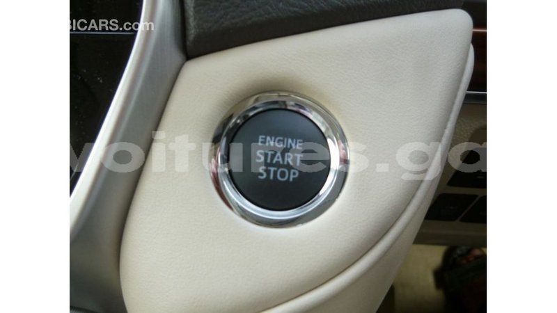 Big with watermark toyota land cruiser estuaire import dubai 5483