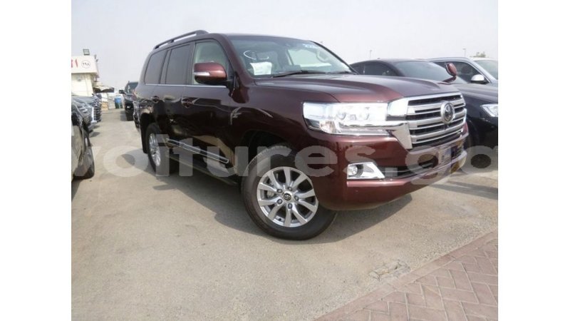 Big with watermark toyota land cruiser estuaire import dubai 5484