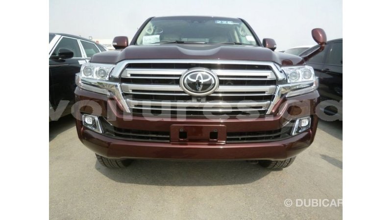 Big with watermark toyota land cruiser estuaire import dubai 5484