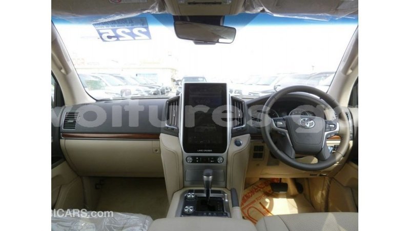 Big with watermark toyota land cruiser estuaire import dubai 5484