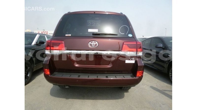 Big with watermark toyota land cruiser estuaire import dubai 5484