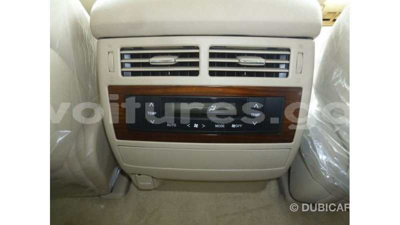 Big with watermark toyota land cruiser estuaire import dubai 5484