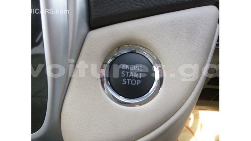 Big with watermark toyota land cruiser estuaire import dubai 5484