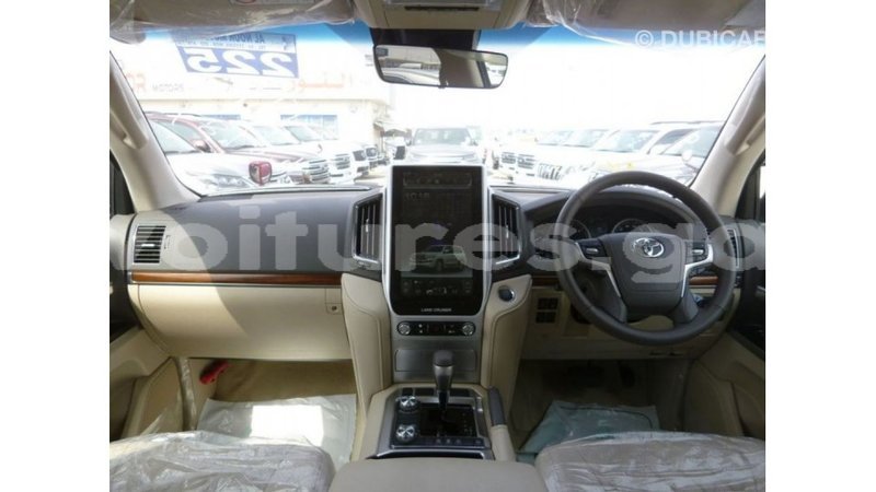 Big with watermark toyota land cruiser estuaire import dubai 5486