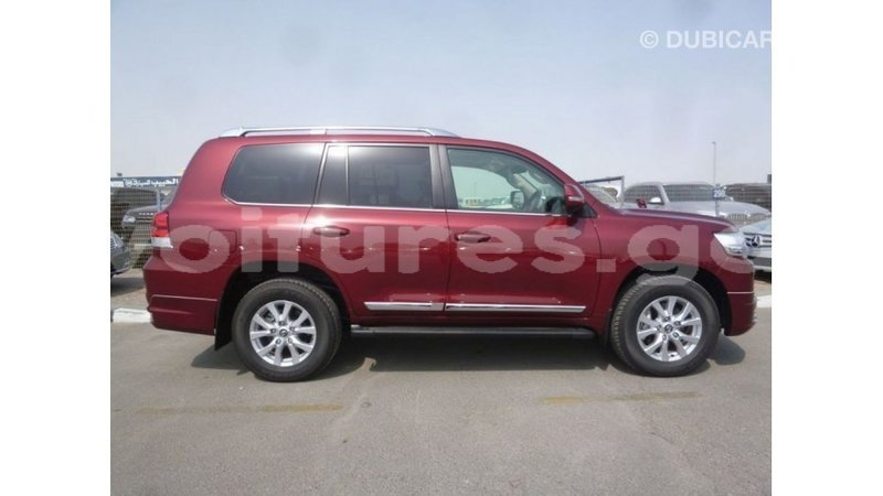 Big with watermark toyota land cruiser estuaire import dubai 5486