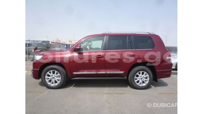 Big with watermark toyota land cruiser estuaire import dubai 5486