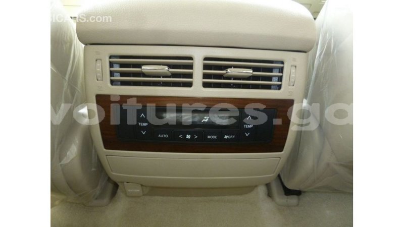 Big with watermark toyota land cruiser estuaire import dubai 5486