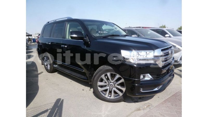 Big with watermark toyota land cruiser estuaire import dubai 5487