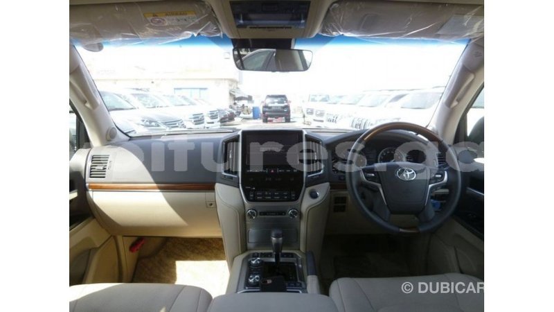 Big with watermark toyota land cruiser estuaire import dubai 5487