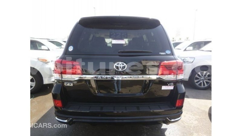 Big with watermark toyota land cruiser estuaire import dubai 5487