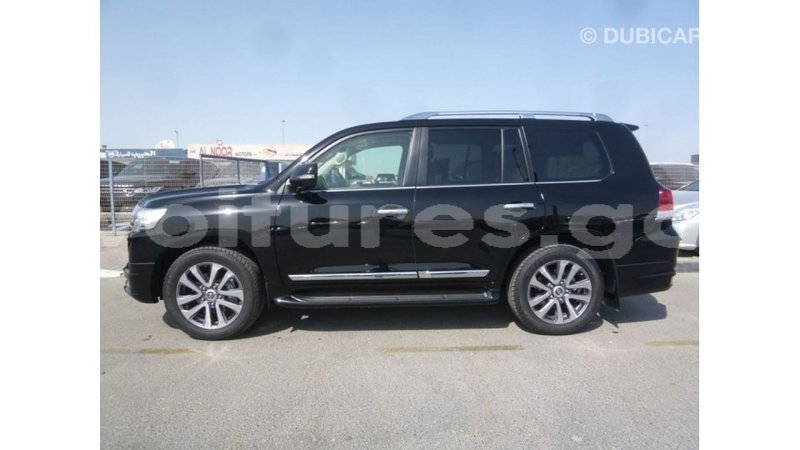 Big with watermark toyota land cruiser estuaire import dubai 5487