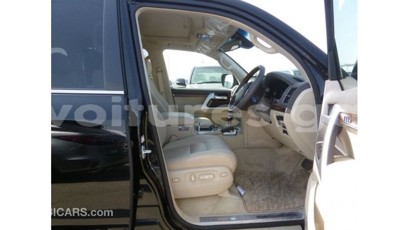 Big with watermark toyota land cruiser estuaire import dubai 5487