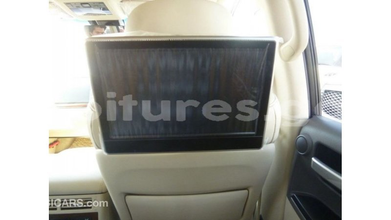 Big with watermark toyota land cruiser estuaire import dubai 5487