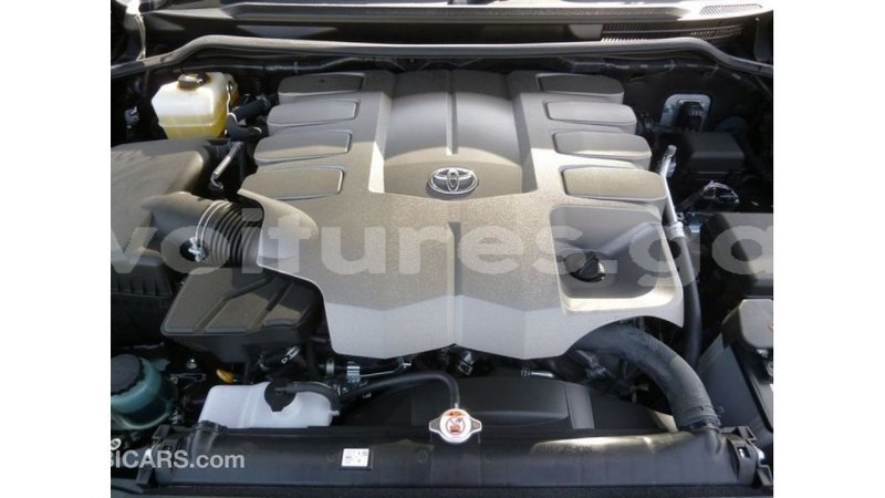 Big with watermark toyota land cruiser estuaire import dubai 5487