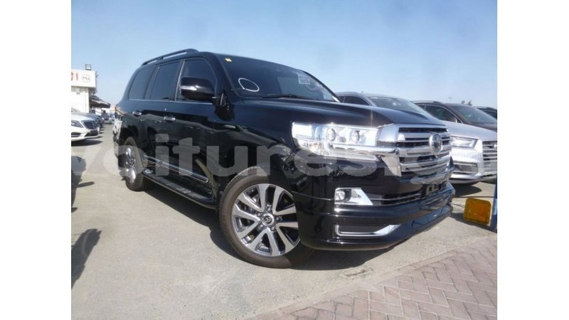 Big with watermark toyota land cruiser estuaire import dubai 5488