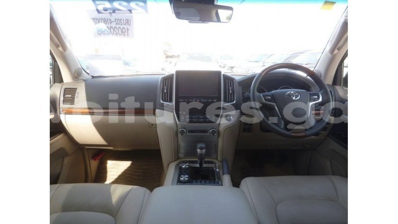 Big with watermark toyota land cruiser estuaire import dubai 5488