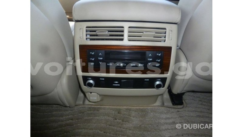 Big with watermark toyota land cruiser estuaire import dubai 5488