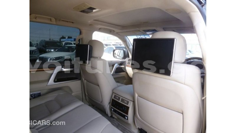 Big with watermark toyota land cruiser estuary import dubai 5488