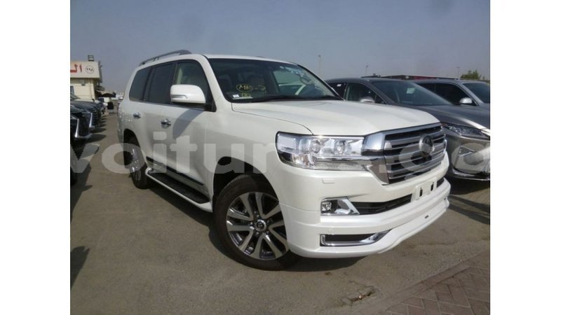 Big with watermark toyota land cruiser estuary import dubai 5489