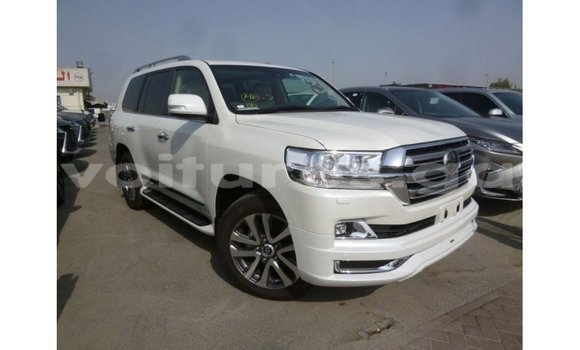 Buy Import Toyota Land Cruiser White Car in Import - Dubai in Estuary Buy Import Toyota Land Cruiser White Car in Import - Dubai in Estuary