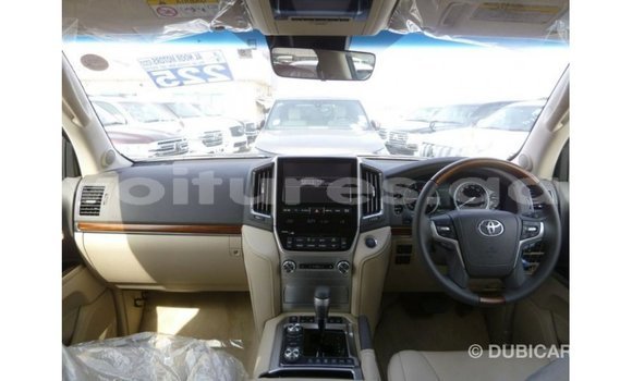 Buy Import Toyota Land Cruiser White Car in Import - Dubai in Estuary Buy Import Toyota Land Cruiser White Car in Import - Dubai in Estuary