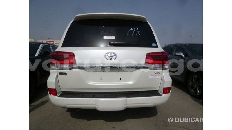 Big with watermark toyota land cruiser estuary import dubai 5489