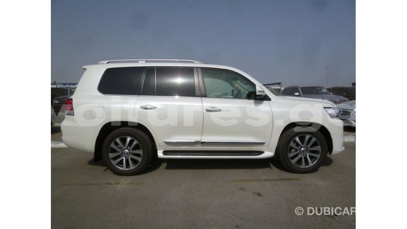 Big with watermark toyota land cruiser estuary import dubai 5489