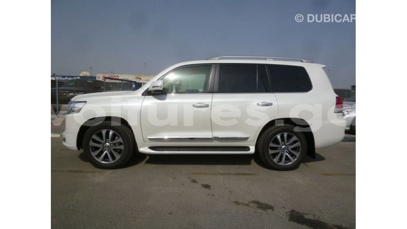 Big with watermark toyota land cruiser estuaire import dubai 5489