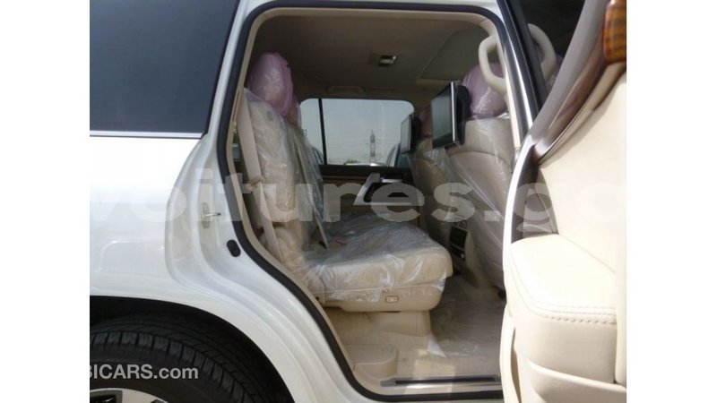 Big with watermark toyota land cruiser estuary import dubai 5489