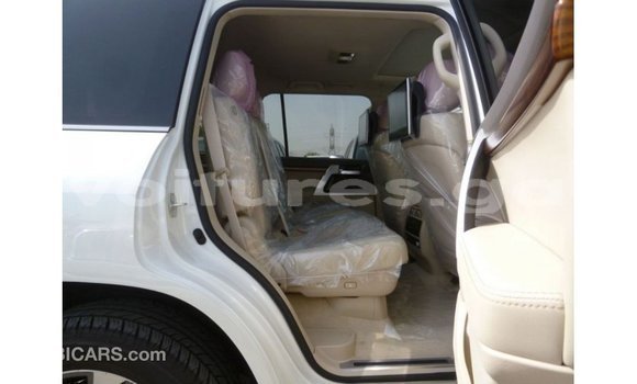 Buy Import Toyota Land Cruiser White Car in Import - Dubai in Estuary Buy Import Toyota Land Cruiser White Car in Import - Dubai in Estuary