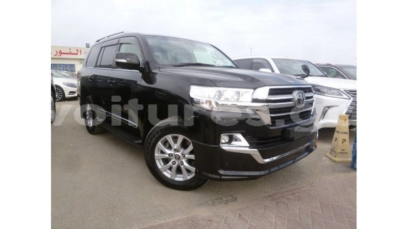 Big with watermark toyota land cruiser estuary import dubai 5490