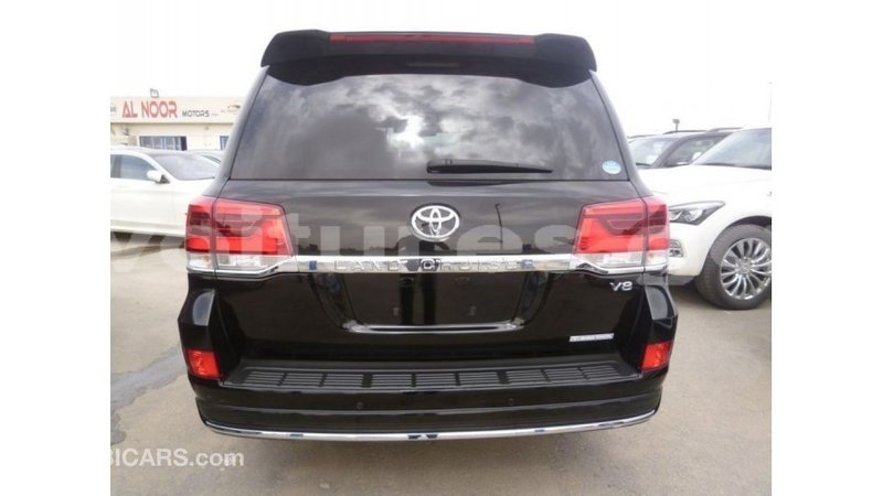 Big with watermark toyota land cruiser estuary import dubai 5490