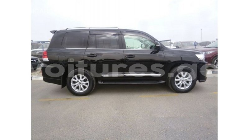 Big with watermark toyota land cruiser estuaire import dubai 5490