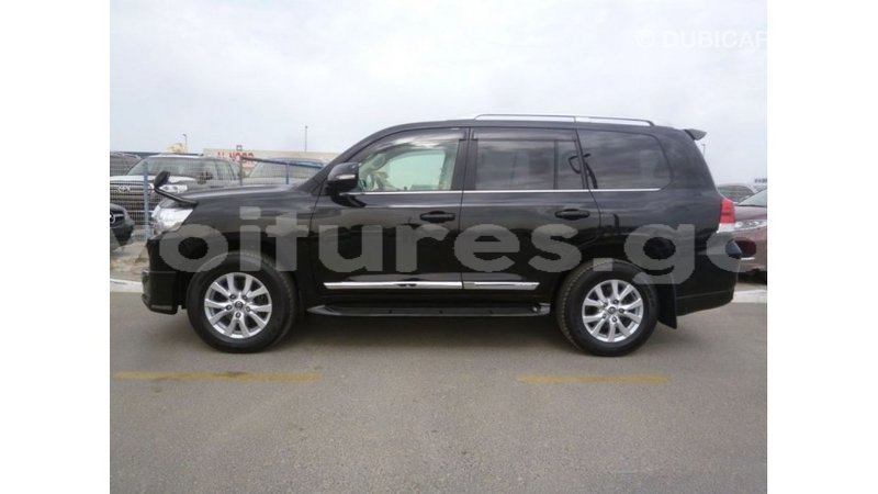 Big with watermark toyota land cruiser estuary import dubai 5490