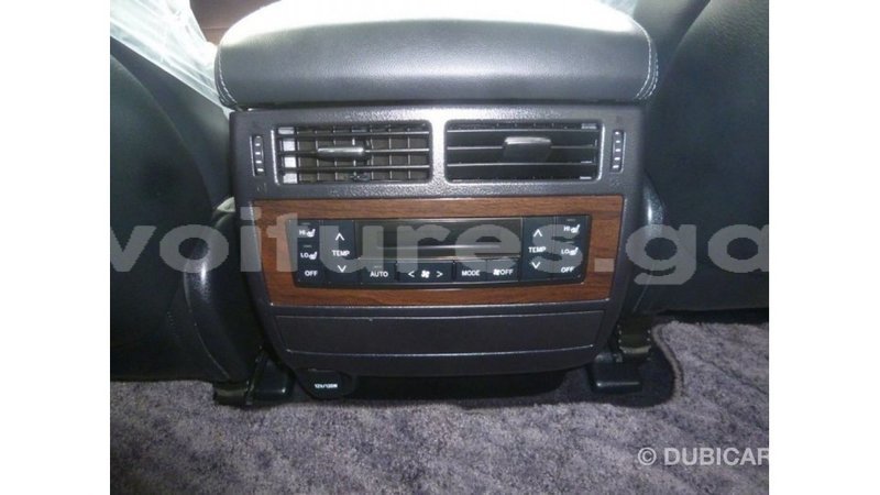 Big with watermark toyota land cruiser estuary import dubai 5490